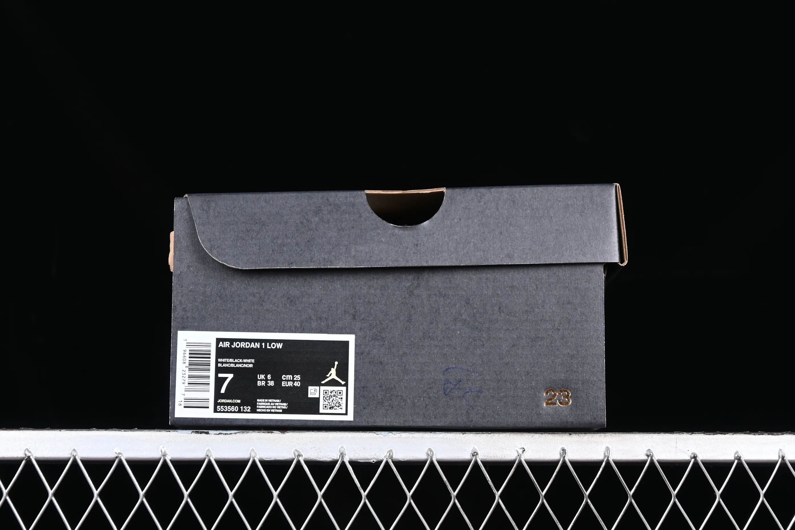 All categories Air Jordan Jordan series basketball shoes Air Jordan 1 Low Z version Air Jordan 1 Low AJ1 Joe 1 white and black color matching low-top cultural casual sneakers 553560-132